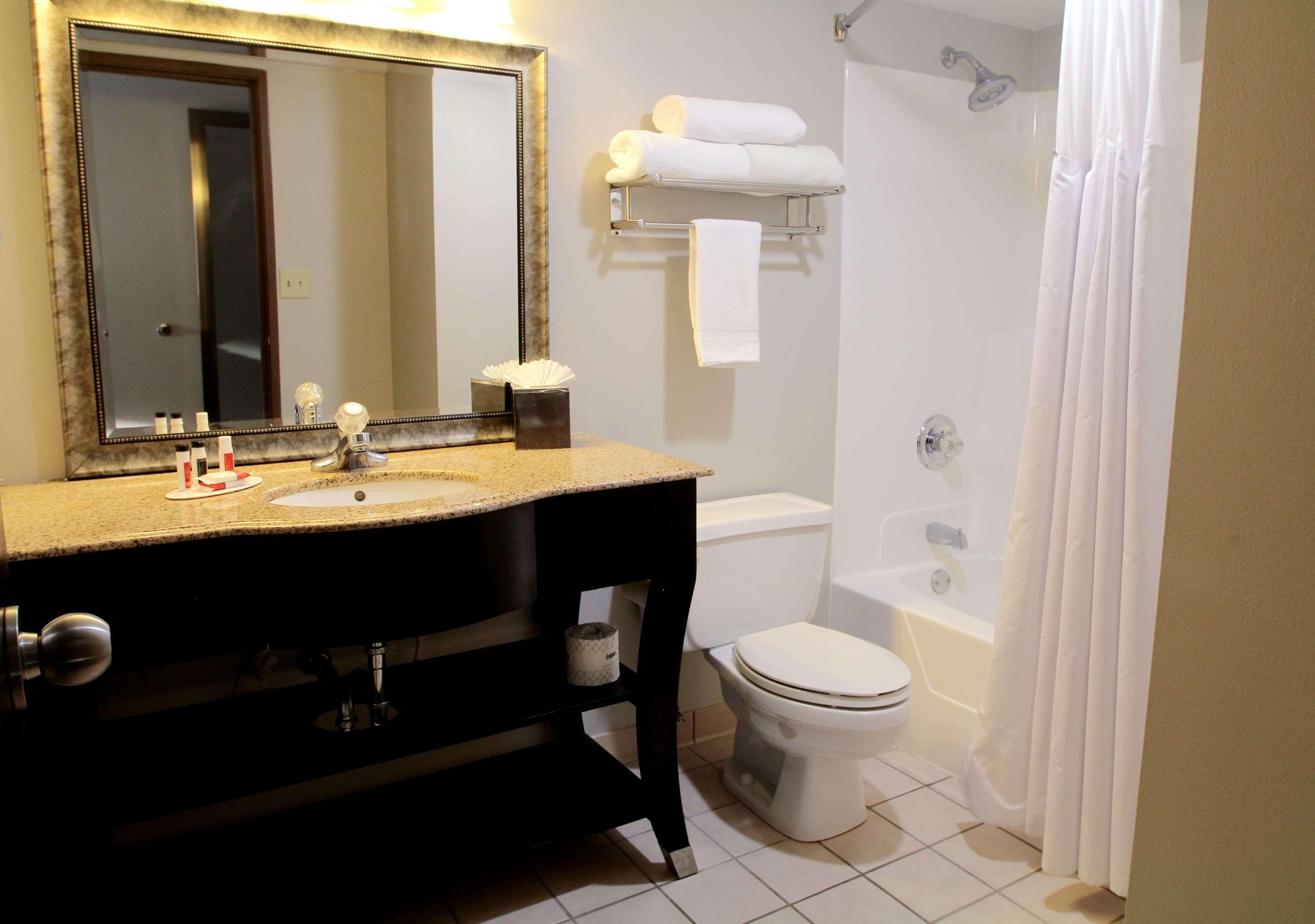 Hotel Baymont By Wyndham - Purdue 2*
