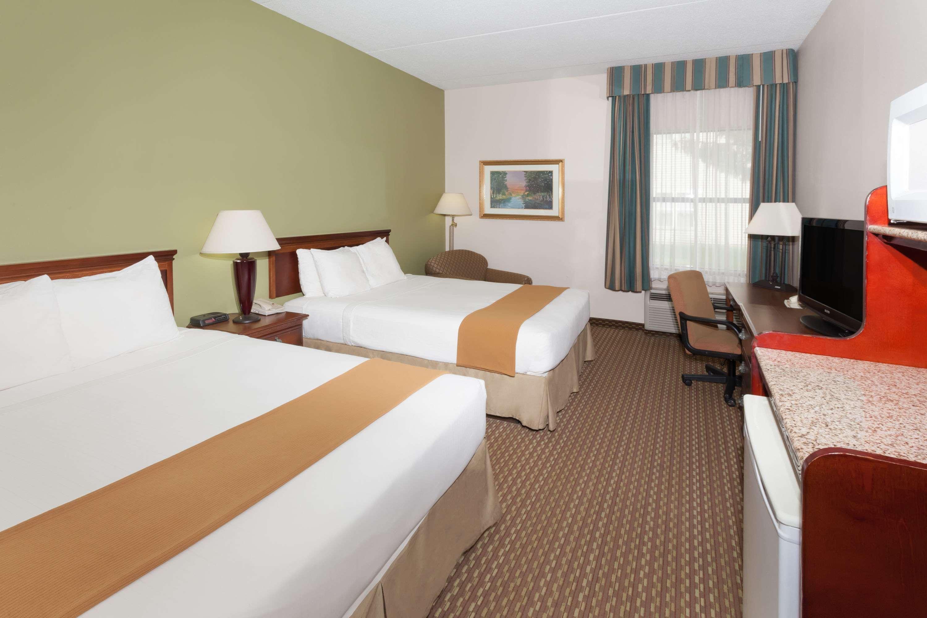 Hotel Baymont By Wyndham - Purdue