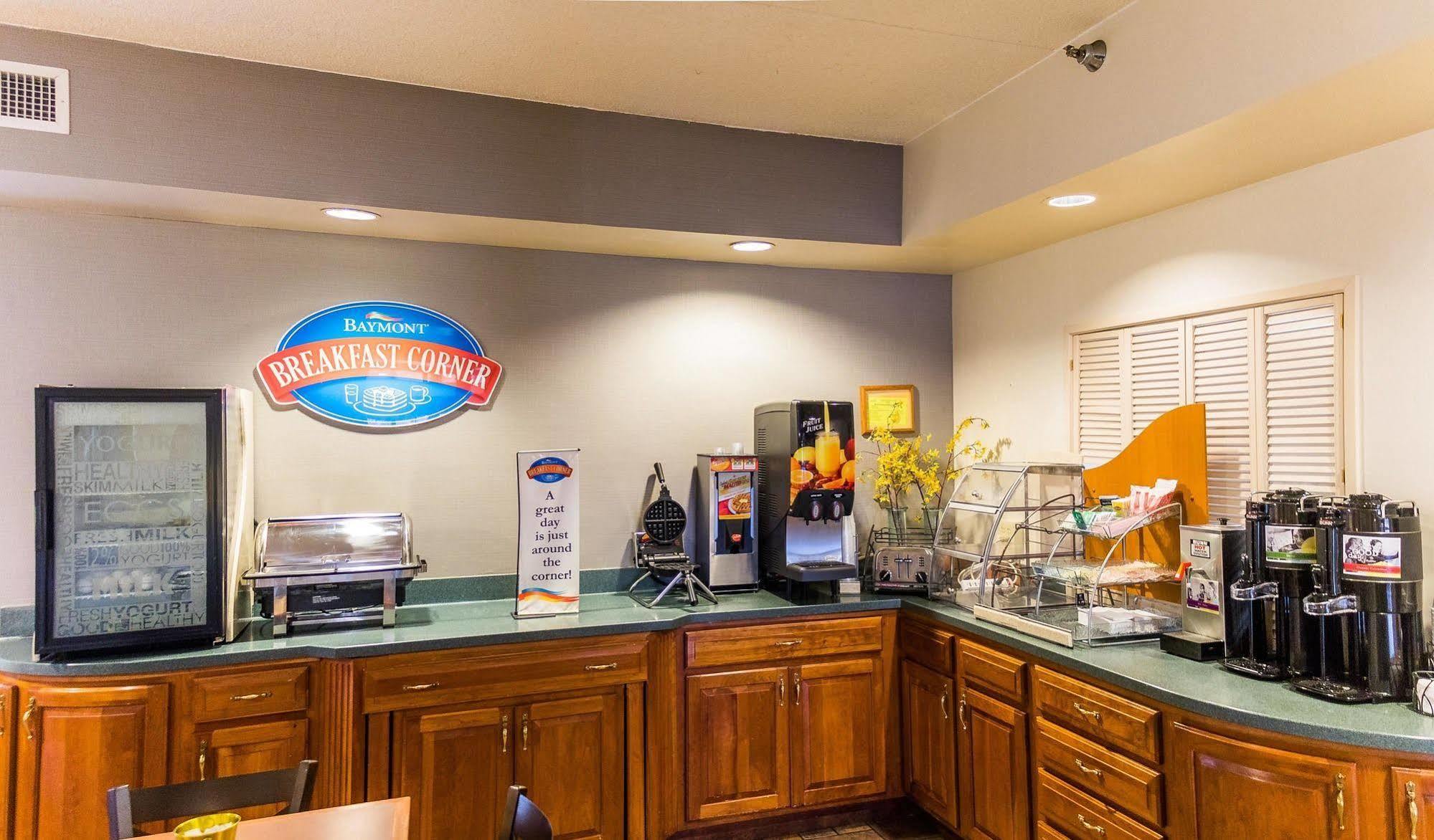 Hotel Baymont By Wyndham - Purdue 2*